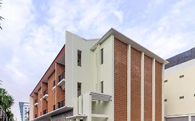 Reddoorz Premium Near Ragunan Zoo 2